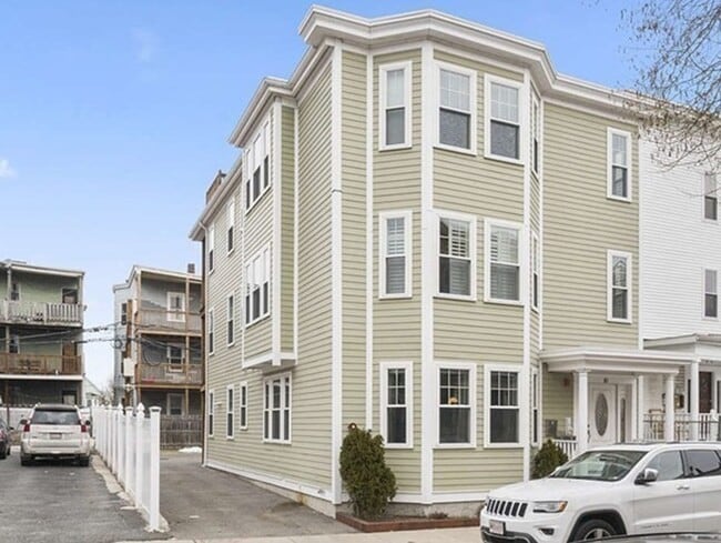 Building Photo - 10 Romsey St