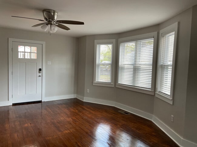 Building Photo - 5 Locust St NE