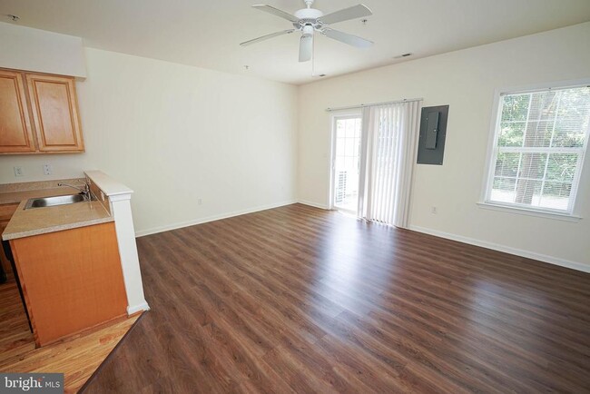 Building Photo - 420 Parkview Ct