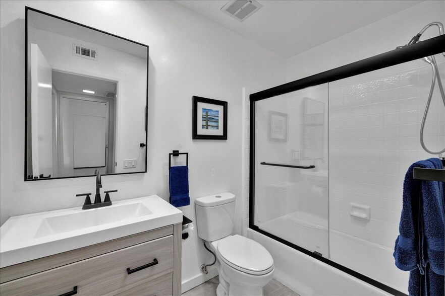 2nd Bath - 1111 E Ramon Rd