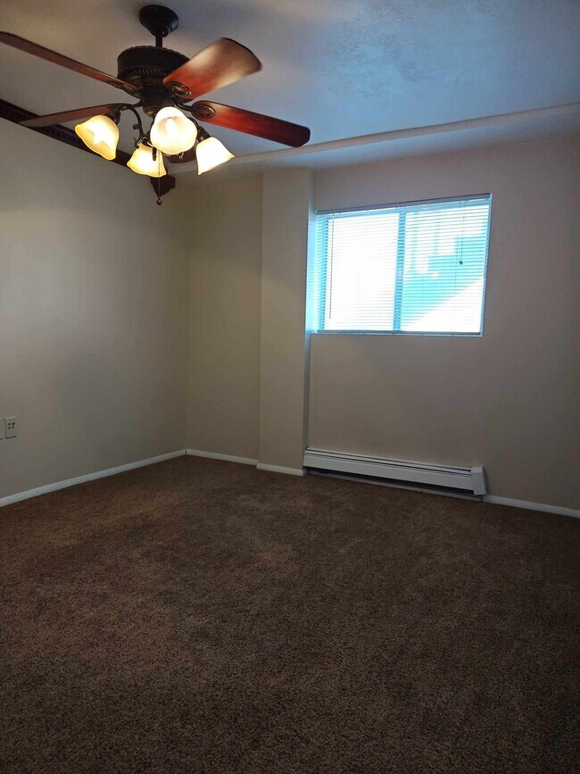 Building Photo - 1222 W Shields Ln