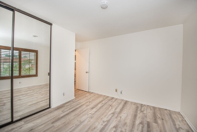 Building Photo - Corsica Villas: Upper 2 Bedroom 1 Bath Condo