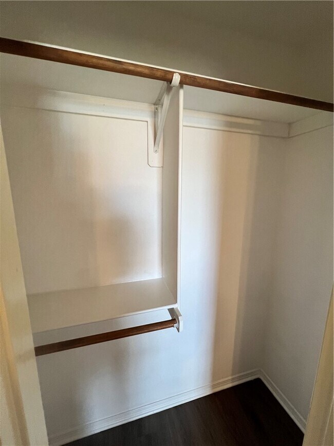 Building Photo - 555 Cascade Cir