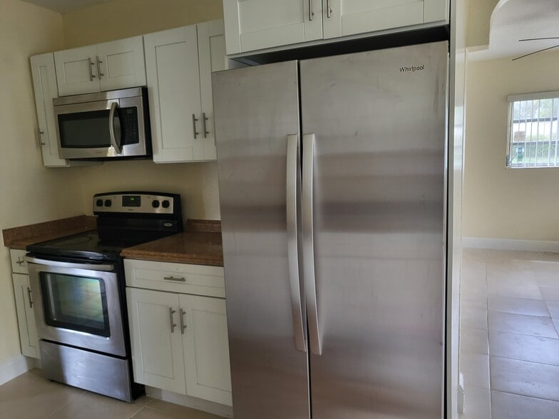 Building Photo - 340 NW 4th Ave