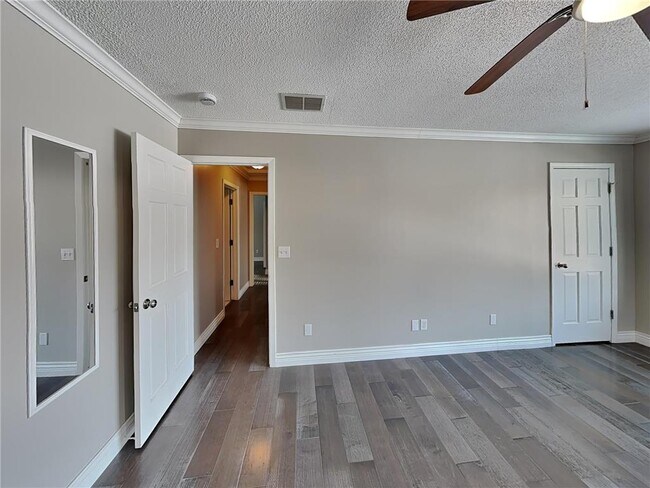 Building Photo - 11893 Dunhill Rd