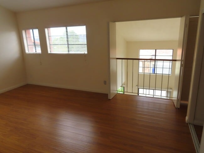 Building Photo - Three Bedroom Townhome with Two-Car Garage