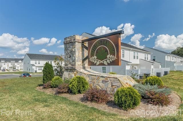 Building Photo - 362 Halton Crossing Dr SW