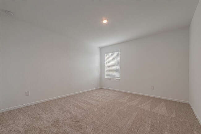 Building Photo - 325 Maple Bark Trl