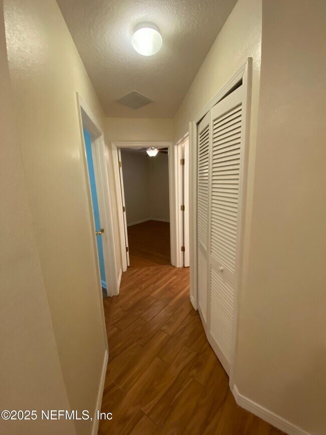 Building Photo - 1800 Green Springs Cir