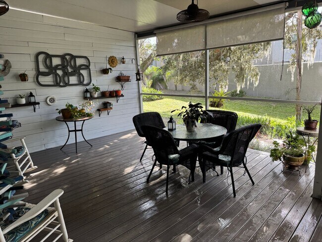 Building Photo - Large Executive Carrollwood Townhome