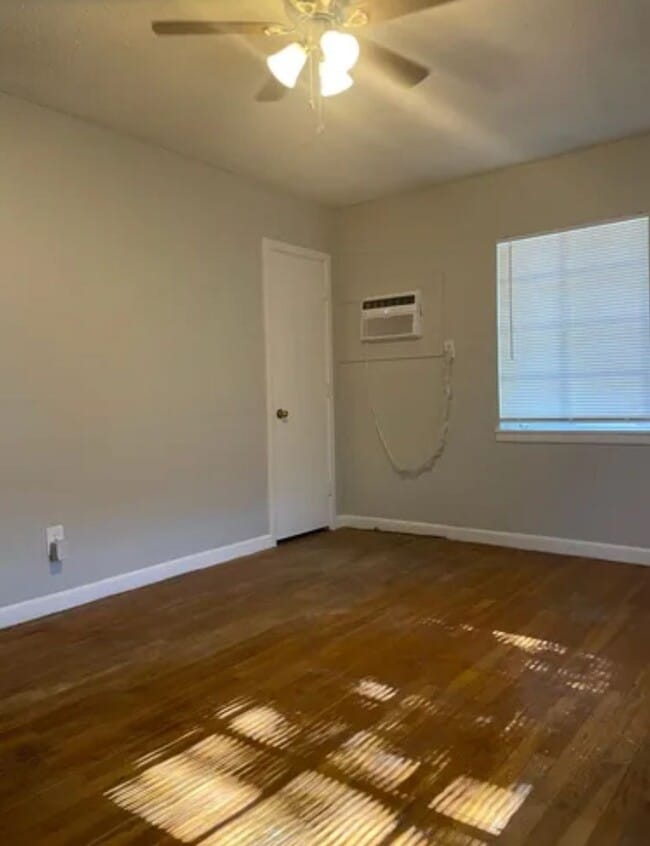 Building Photo - Charming Home Available June 15th