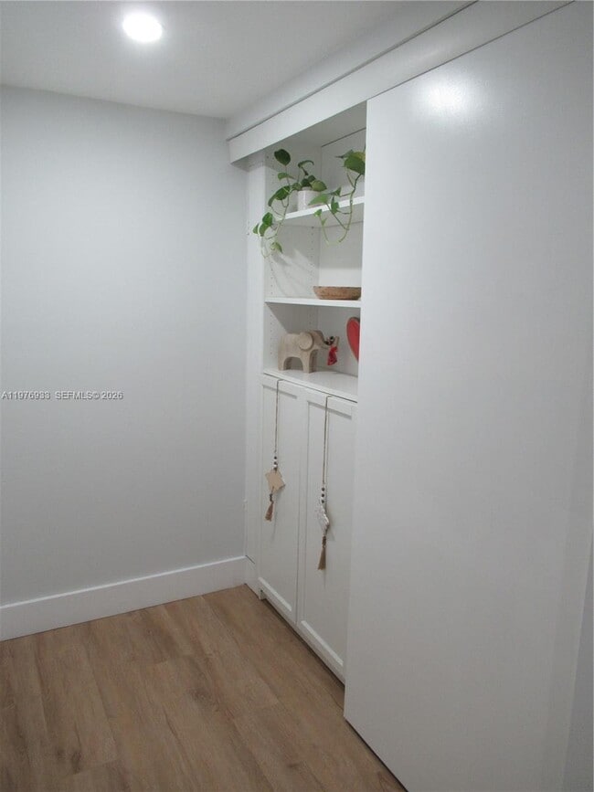 Building Photo - 130 S Cypress Rd