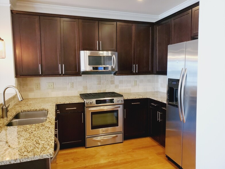Building Photo - 1190 Lavista Cir NE