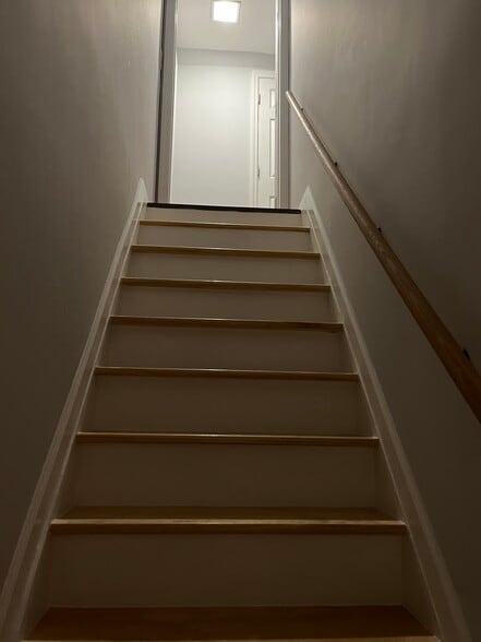 Building Photo - 8 Bunting Ln