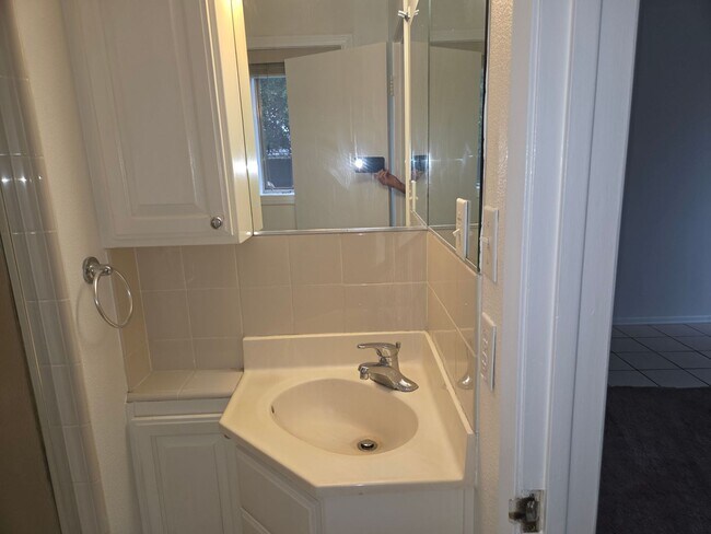Building Photo - Small Cozy 1 Bedroom 1 Bath in Central Ojai