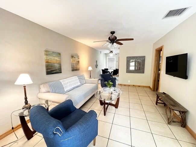Building Photo - 8341 Sunset Dr