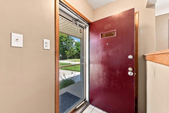 Building Photo - 11386 Hemingway St