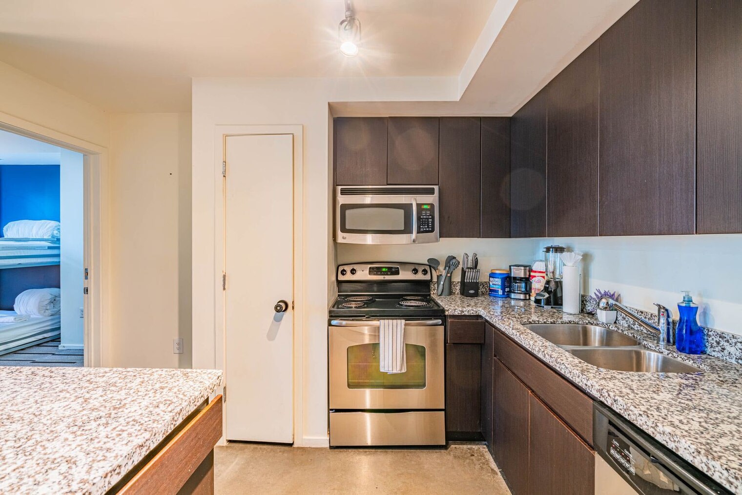 Building Photo - 915 N 4th St