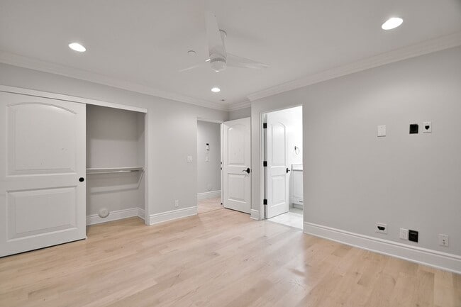 Building Photo - 3 Bed 3.5 Bath Town Home For Lease - Walk to Beach