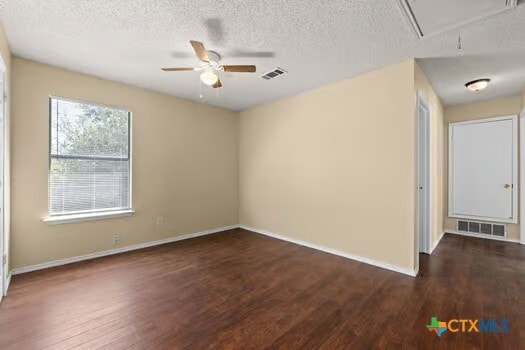 Building Photo - 906 Tanner Rd
