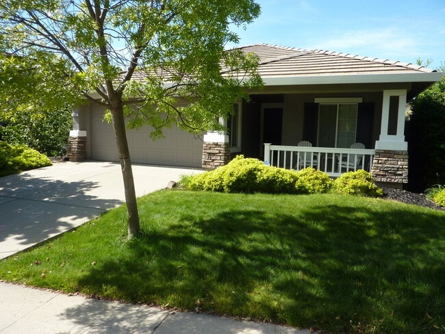 Primary Photo - Charming 3-Bedroom Home in Folsom – Move i...