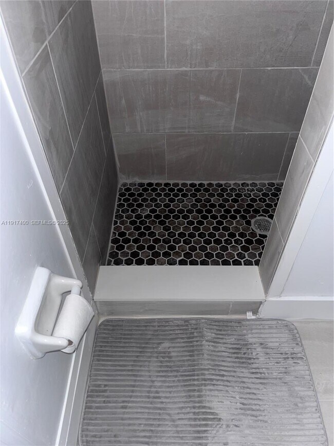 Building Photo - 3355 NE 13th Cir Dr