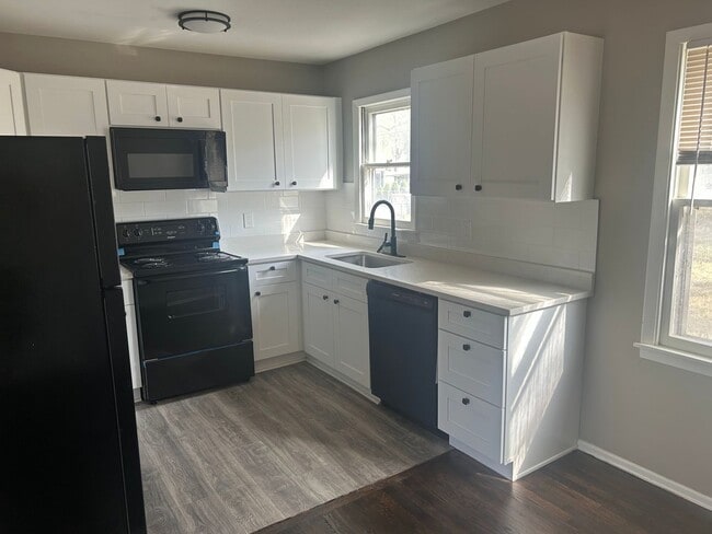 Building Photo - AVAILABLE NOW! Beautiful 3 Newly Rehabbed ...