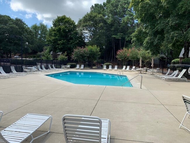 Building Photo - 2004 Parkaire Crossing