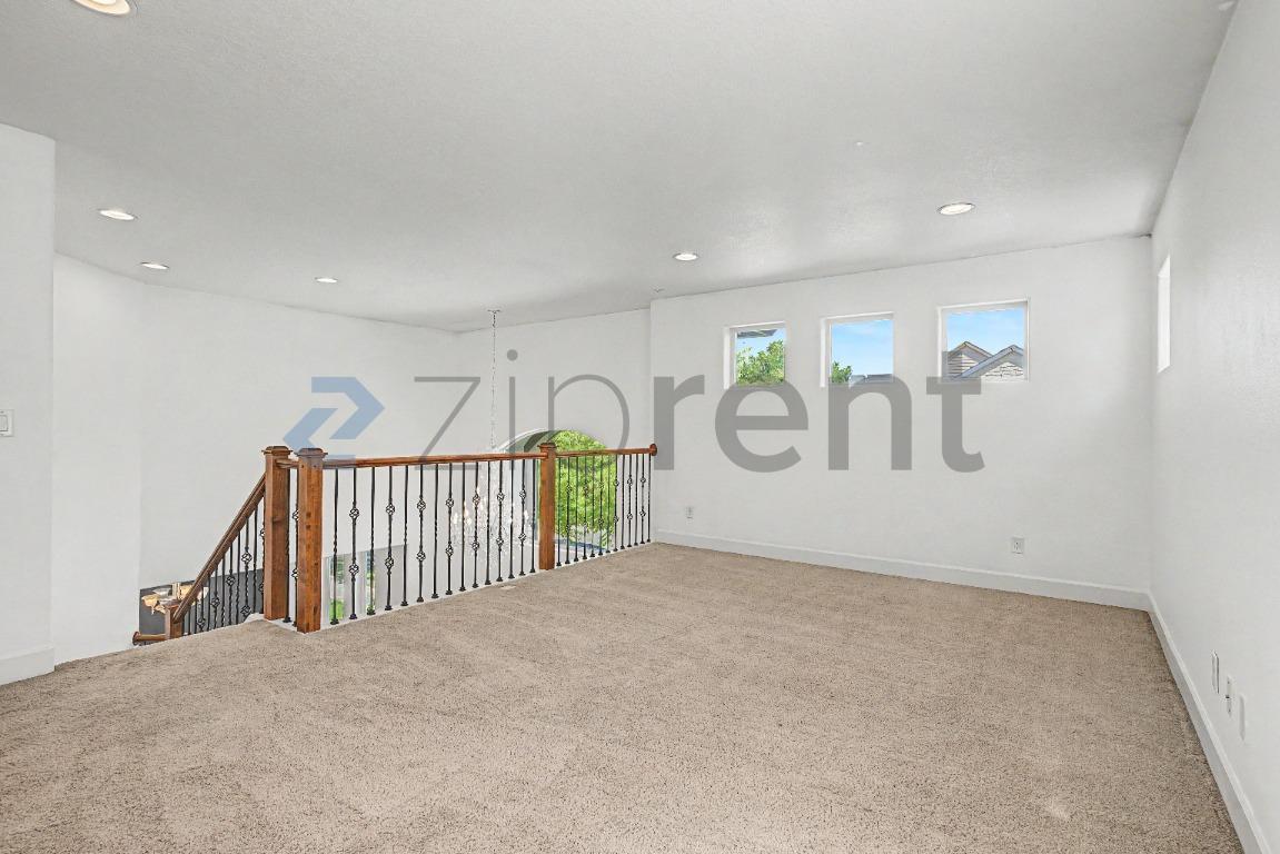Building Photo - Unit