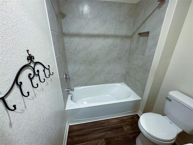 Building Photo - 356 Cres Park Dr