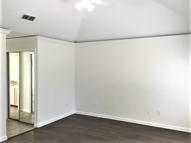 Building Photo - 121 Nottingham Dr E