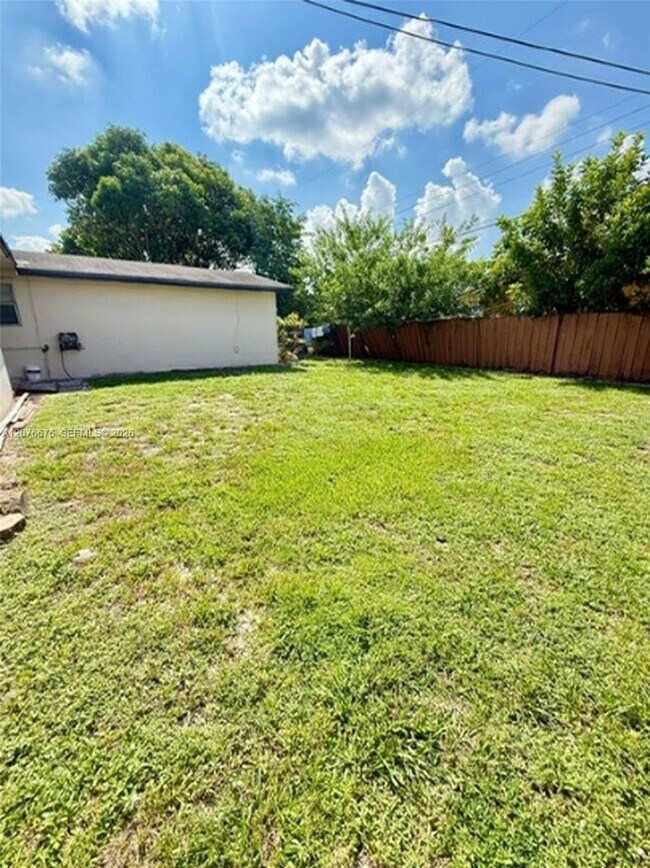 Building Photo - 4088 SW 51st St