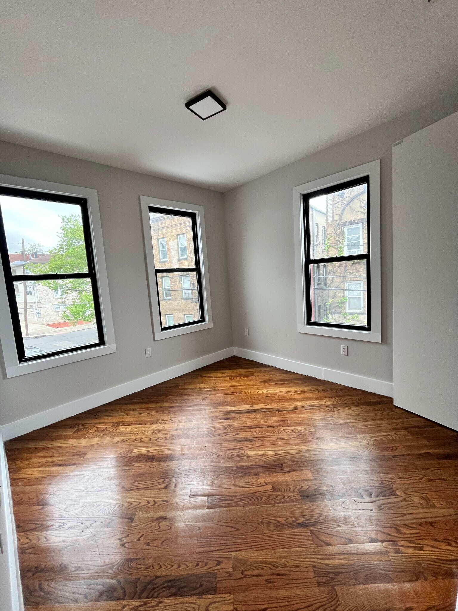 739 Garfield Ave 3B - 735 Garfield Ave