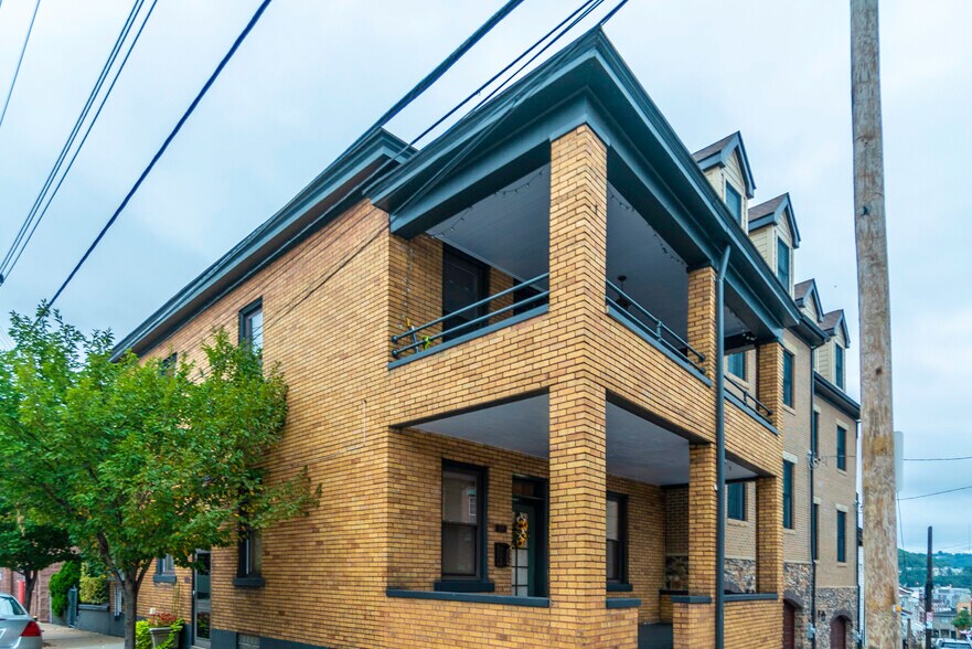 Second floor for rent - 4121 Davison St