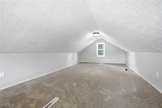 Building Photo - 975 Corwin Ave
