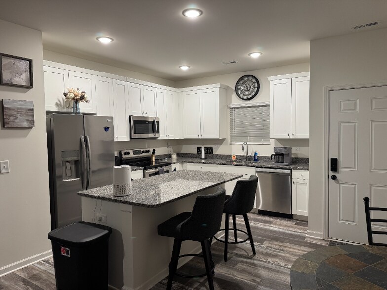 Building Photo - 533 Gantt St