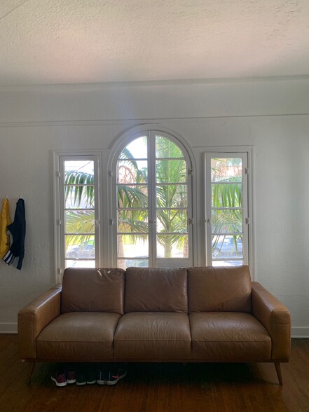 Building Photo - 1016 S Orange Dr