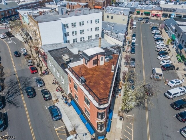 Building Photo - 44 Elm St