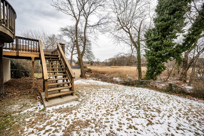 Building Photo - 14 Deane Pl