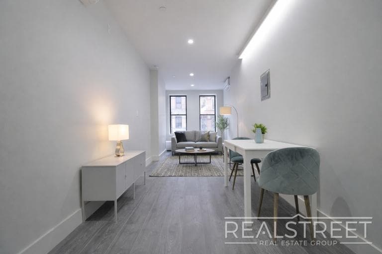 Building Photo - Spacious 2 BED in Bushwick!