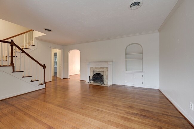 Building Photo - Remodeled 4BD/3BTH With a Single Car Garage Home Near Penn Square Mall and Classen Curve