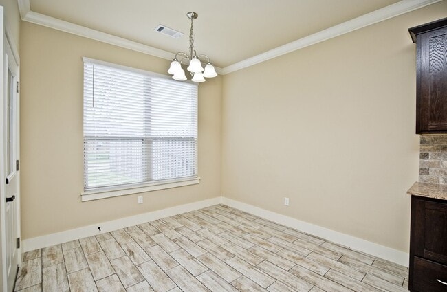 Building Photo - 106 Alder St
