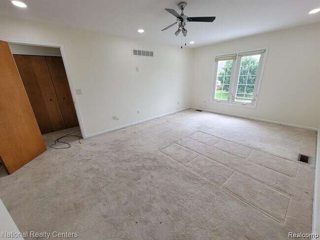Building Photo - 37485 Stonegate Cir