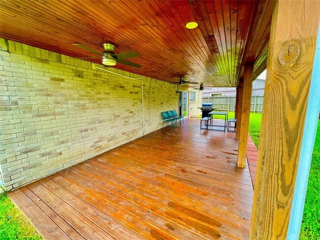 Building Photo - 1102 Beecroft Dr