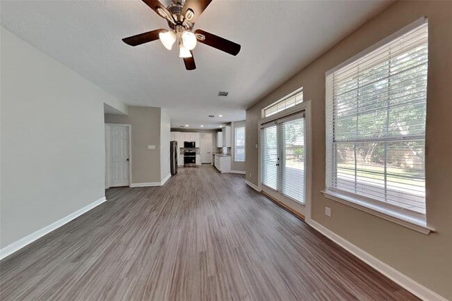 Building Photo - 6910 Springcrest Ct