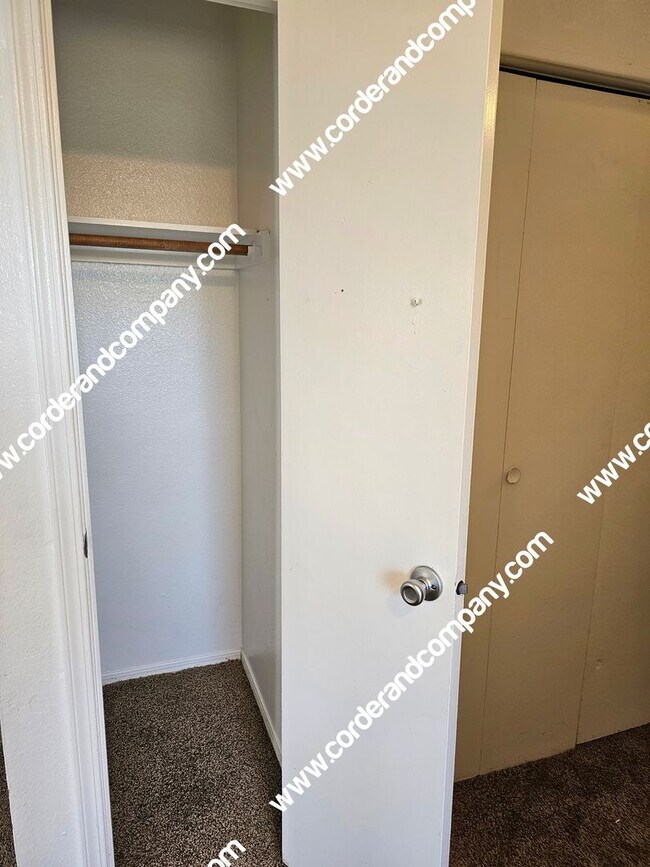 Building Photo - Welcoming 3 Bedroom, 2 Bathroom, 2 Car Gar...