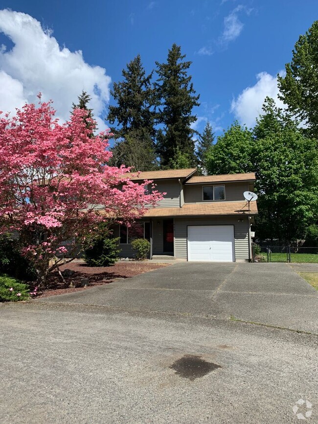 Building Photo - Edgewood Duplex