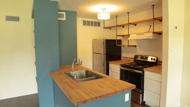 Building Photo - 1601 Faro Dr