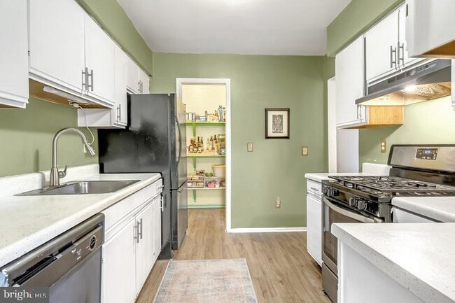 Building Photo - 44 Coriander Dr