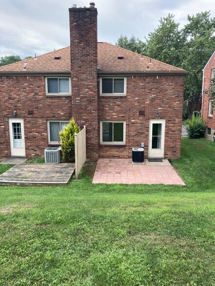 Building Photo - 709 Vallevista Ave